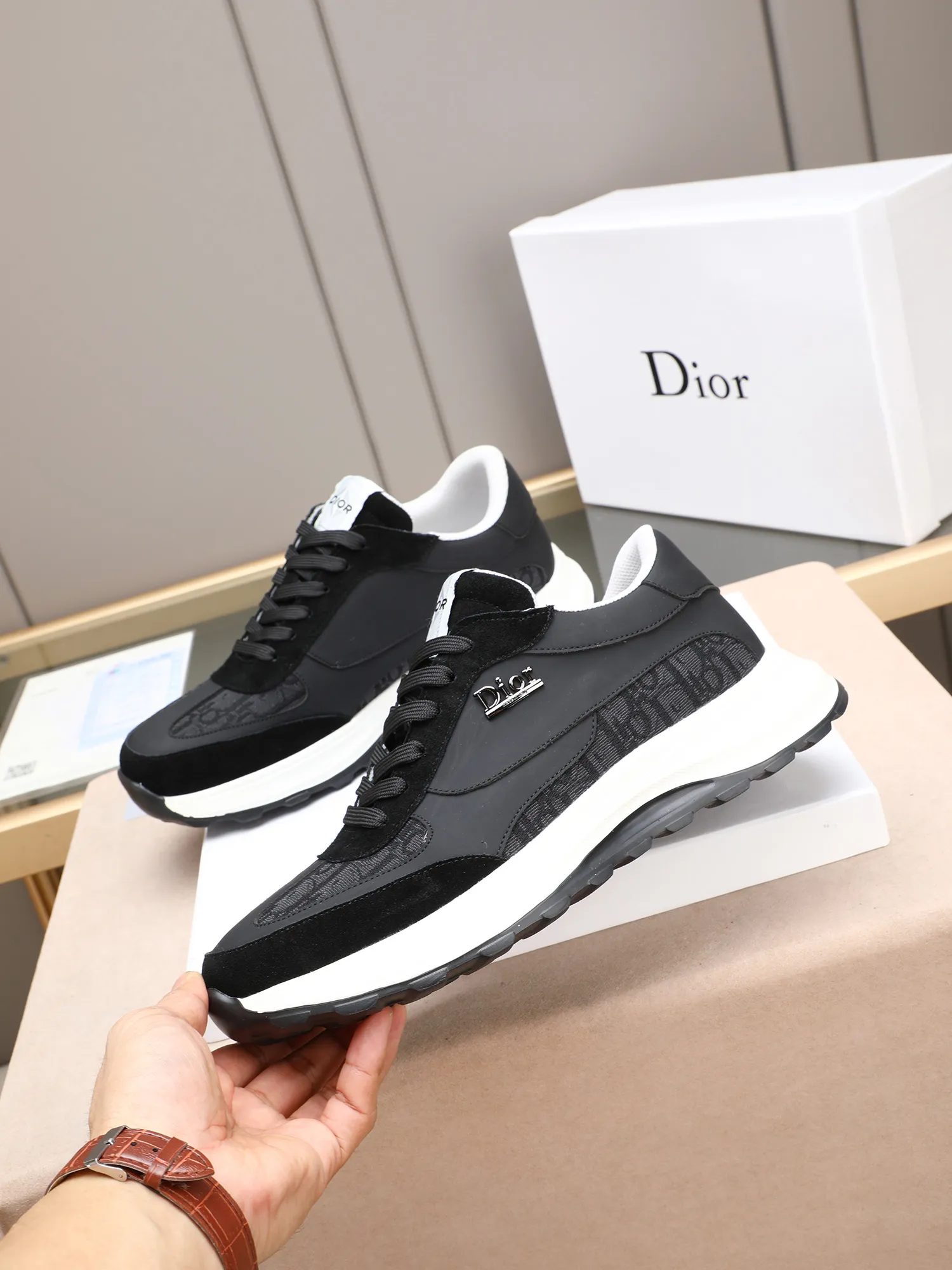 Men's shoes 💰P460 Dior's avant-garde and versatile fashionable men's shoes are privately modeled, calfskin stitched with Dior's special waterproof fabric, fashionable, simple, elegant, trendy, eye-catching, and pursuing class. It will subvert old ideas and be a must-have for fashionistas who want to spend time with you! Must keep it for yourself! High-end comfort but low-end, high-end quality workmanship. Code number: 38-44 (45 customized) 3 colors for your choice [kiss][kiss][kiss]